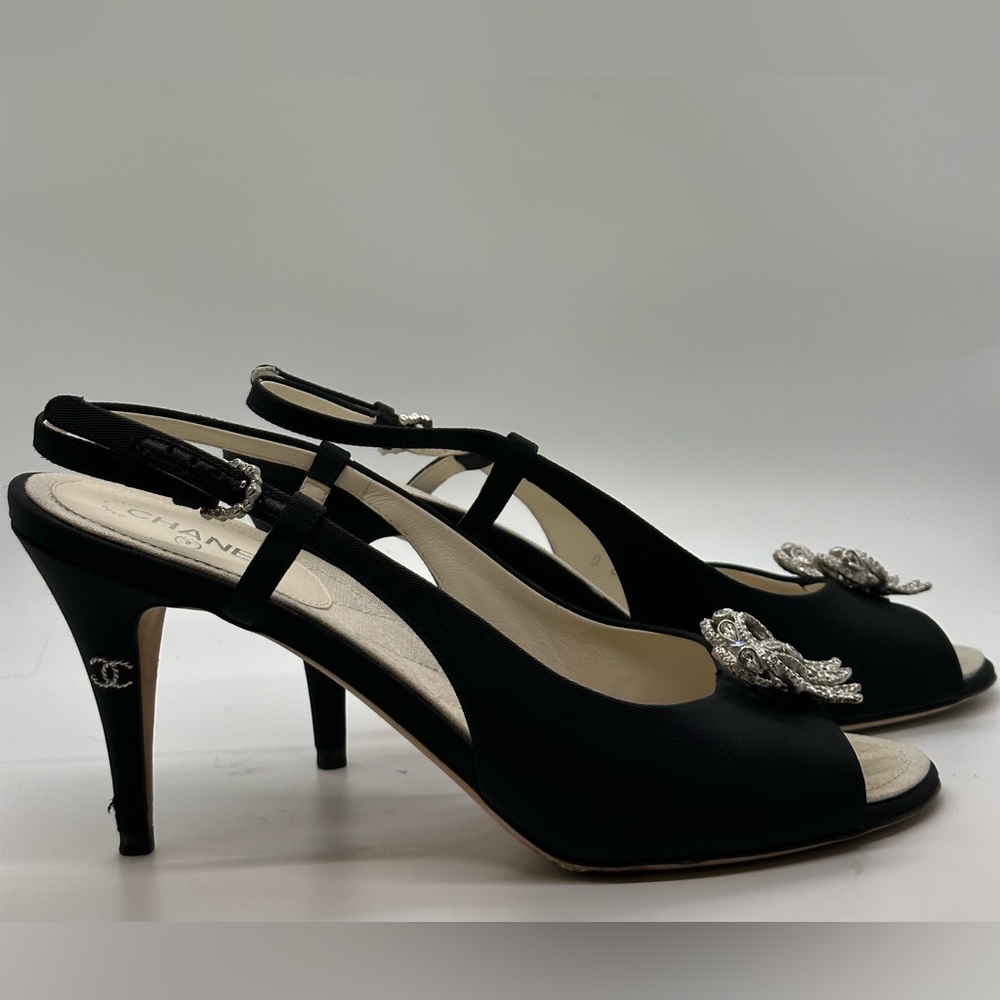 SOLD-CHANEL Crystal Bow pumps G30561 Size 9.